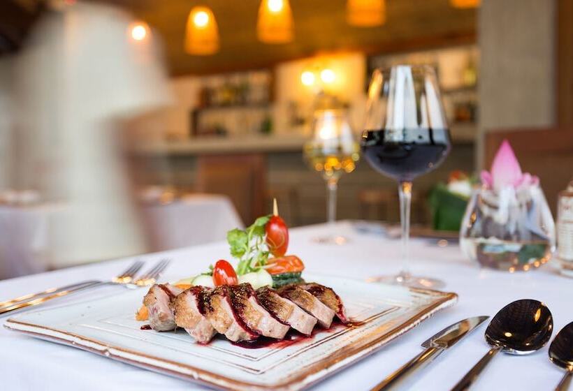 هتل Shintana Saya Residence