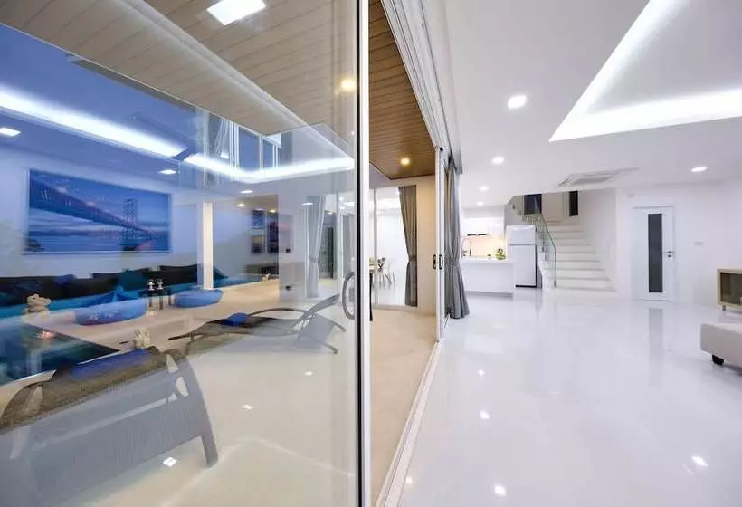 Modern Styled 3 Br Pool Orchid Villa