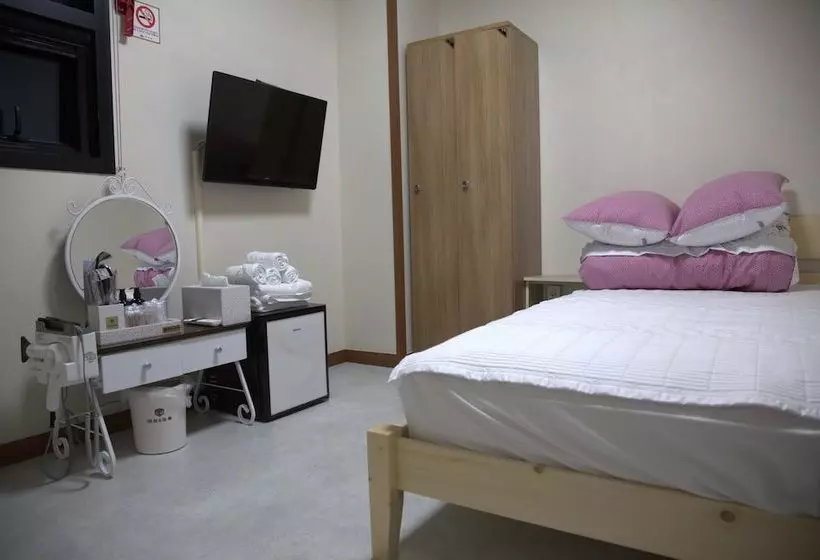 Majatalo Ara & Maru Hostel