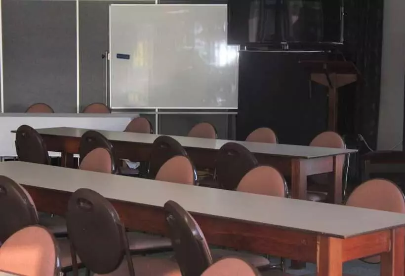 酒店 Centennial Court