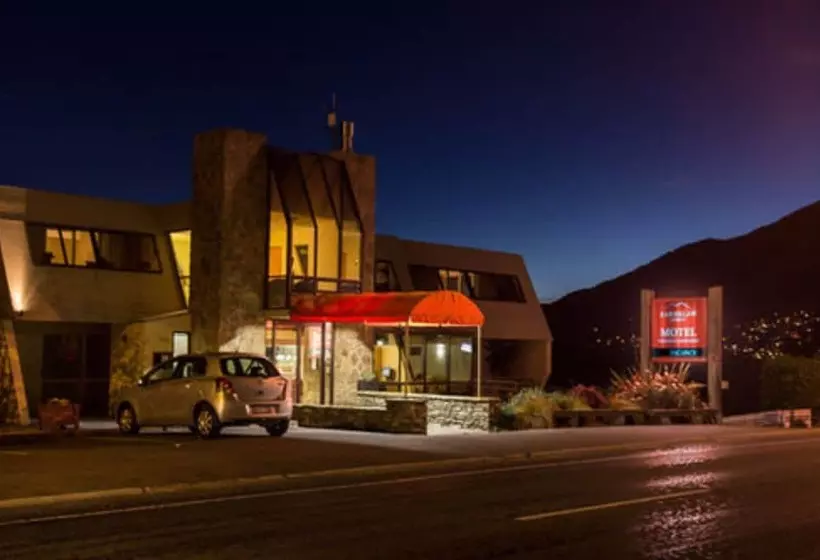 Отель Earnslaw Lodge