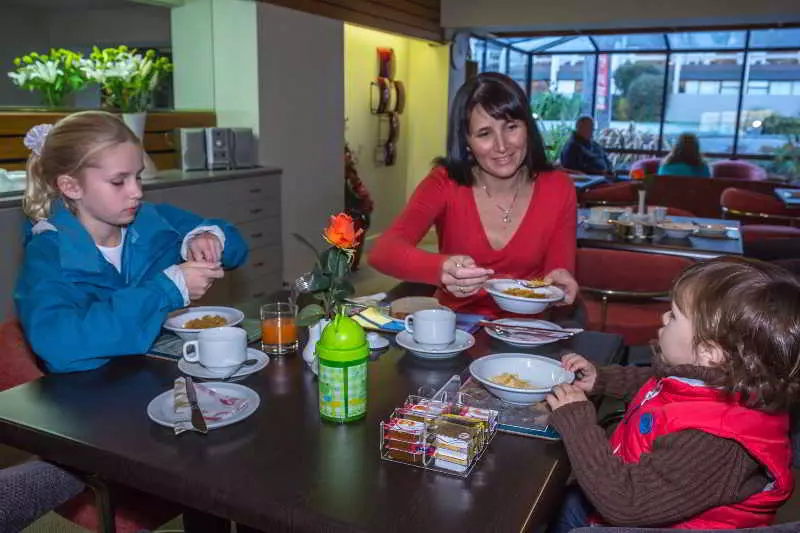 Отель Earnslaw Lodge