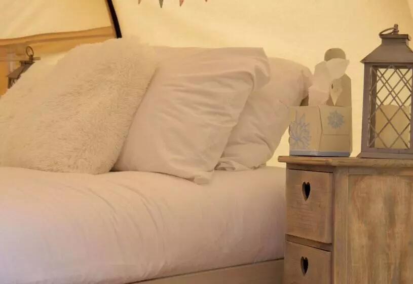 Hotelli Goblin Coombe Glamping