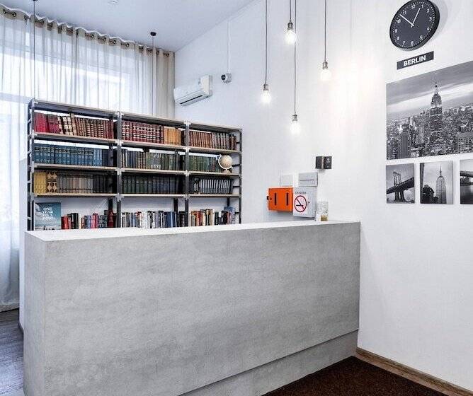 בית מלון כפרי Library