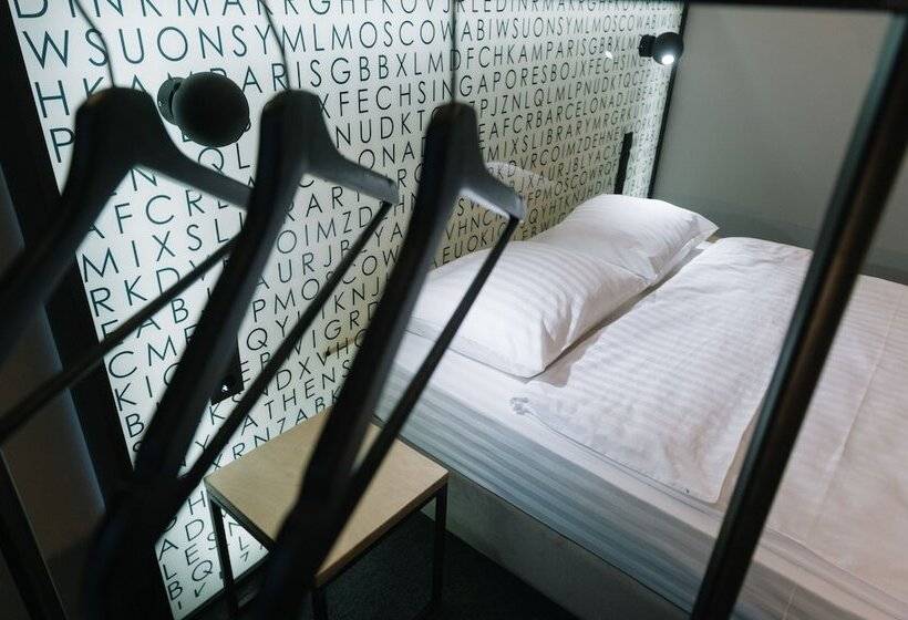 בית מלון כפרי Library