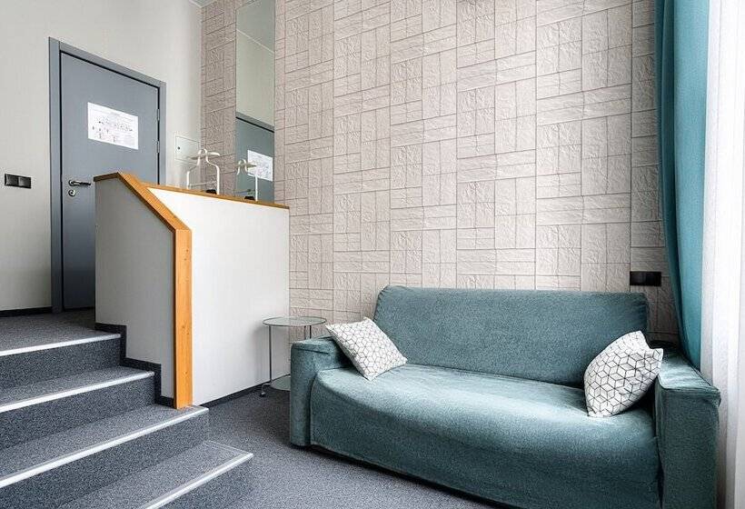 בית מלון כפרי Library