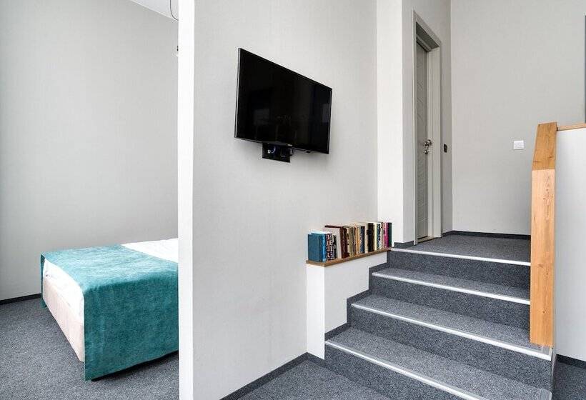 בית מלון כפרי Library