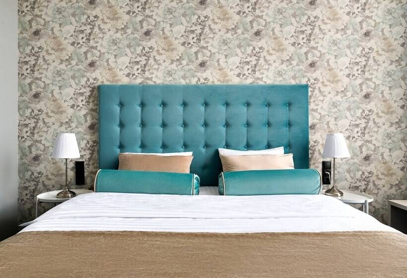 בית מלון כפרי Library