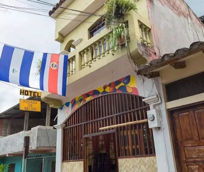 هتل Posada De Belssy