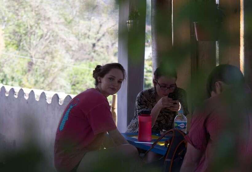 هتل Posada De Belssy