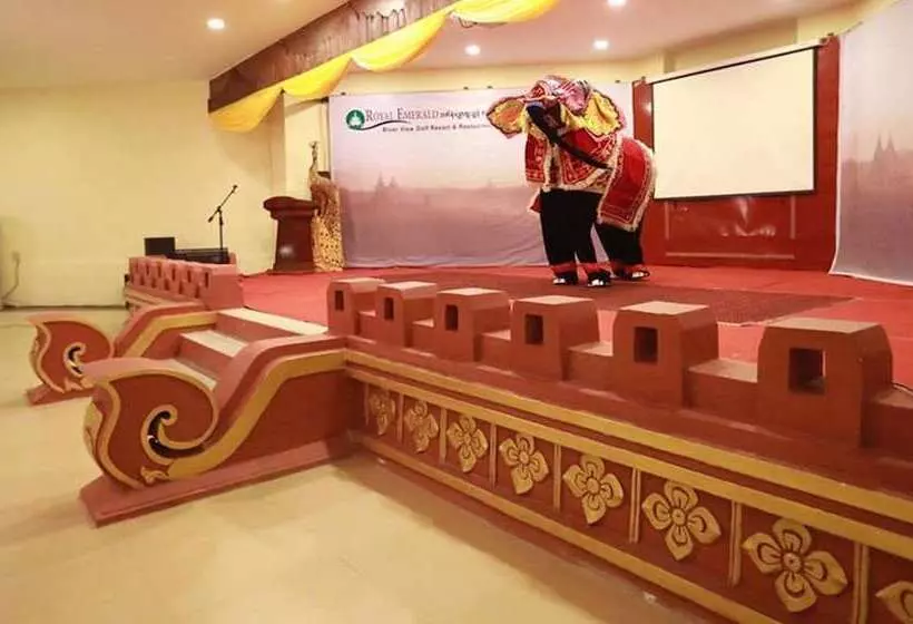 هتل Royal Emerald River View Resort