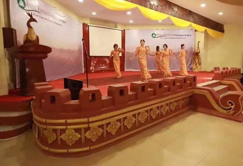 هتل Royal Emerald River View Resort