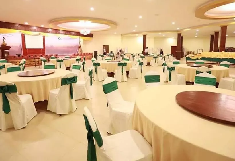 هتل Royal Emerald River View Resort