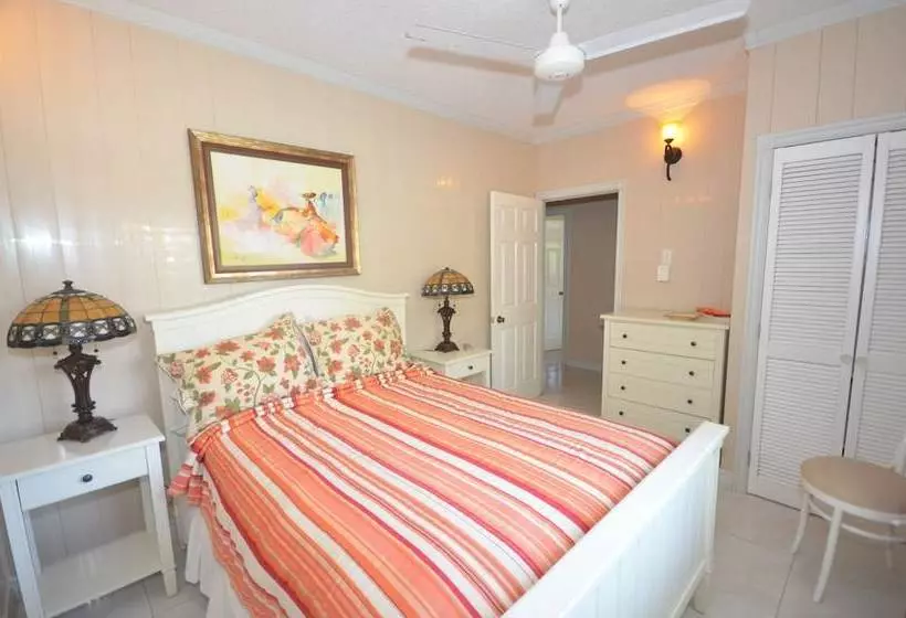 Idleawile Villa, 5br By Jamaican Treasures