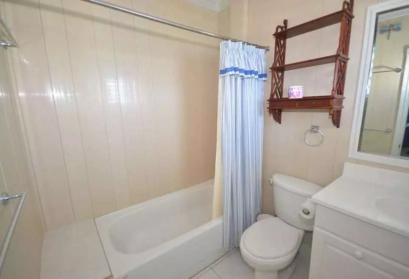 Idleawile Villa, 5br By Jamaican Treasures