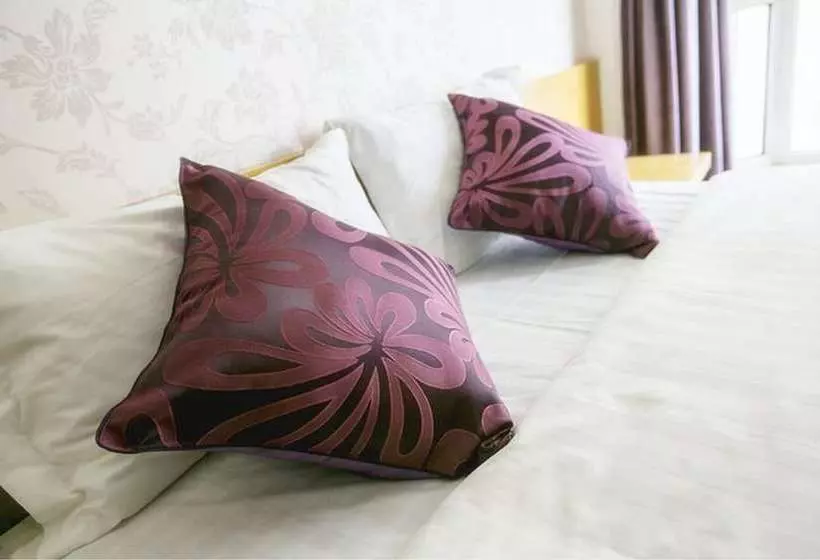 Love Holiday Inn Apartment