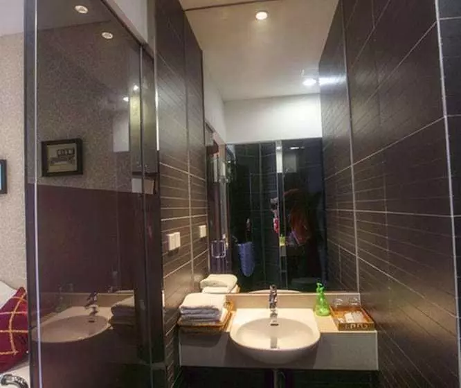 Love Holiday Inn Apartment