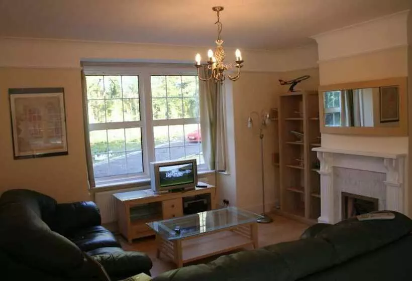 Oakhurst Gatwick B&b