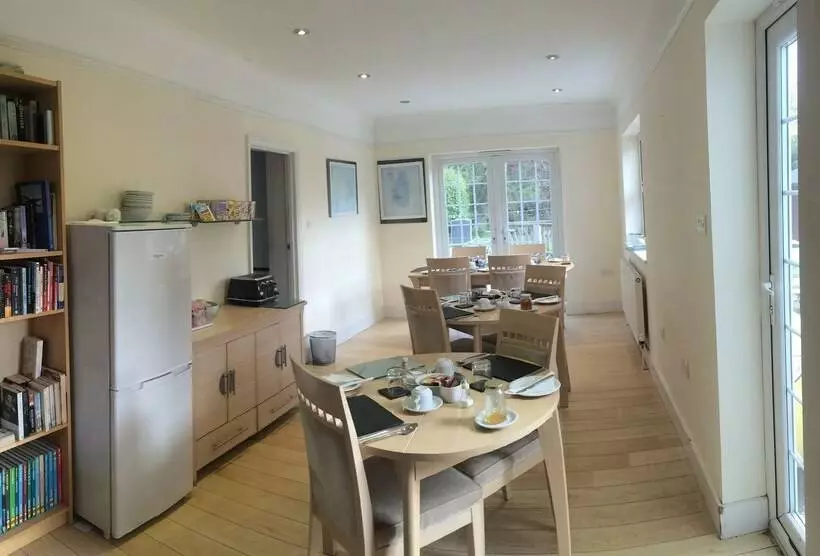 Oakhurst Gatwick B&b