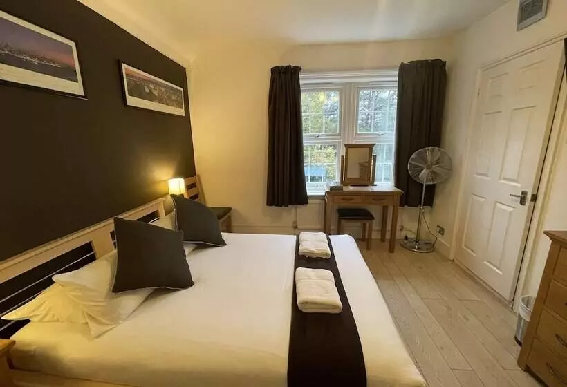 Oakhurst Gatwick B&b