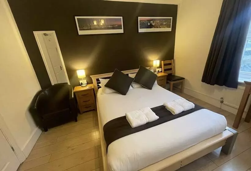 Oakhurst Gatwick B&b