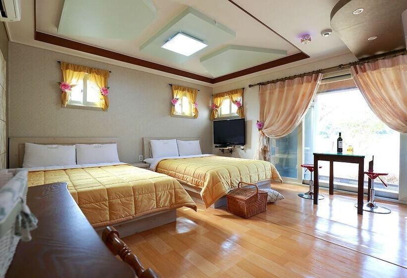 Pensão Favian Guest House