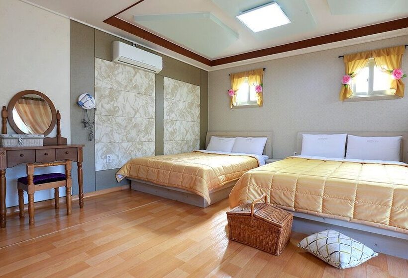 Pensão Favian Guest House