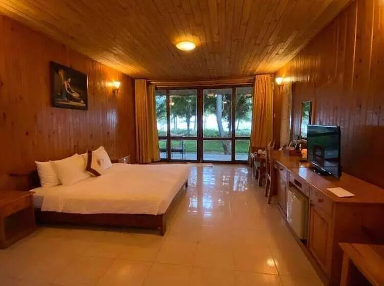 Tan Son Nhat Con Dao Resort