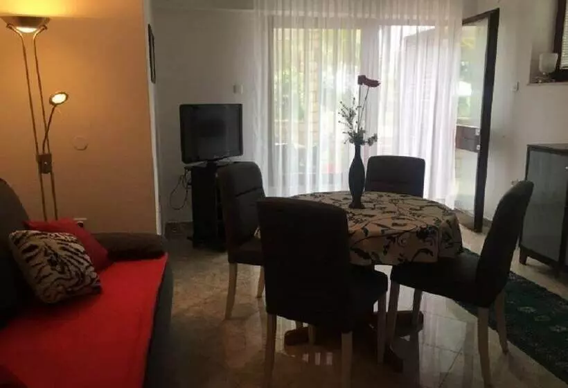 Apartments Nadica