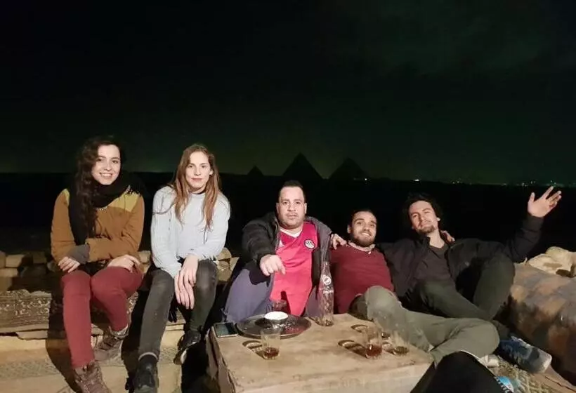 تختخواب و صبحانه Happy Days Pyramids Inn