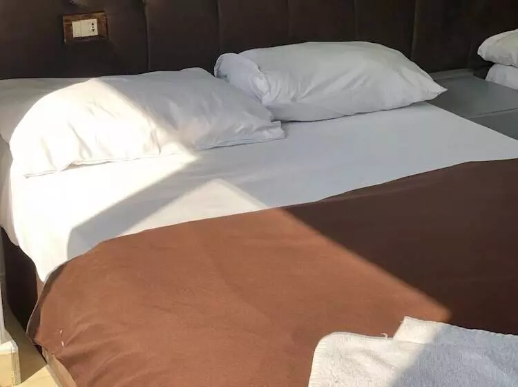 تختخواب و صبحانه Happy Days Pyramids Inn