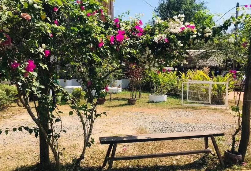 پانسیون Mama Clares