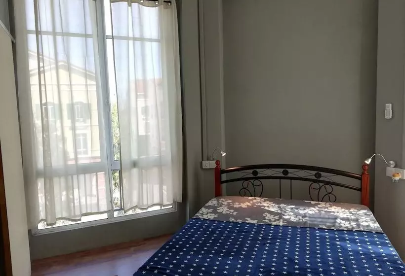 ユースホステル Villa Dadap Miri