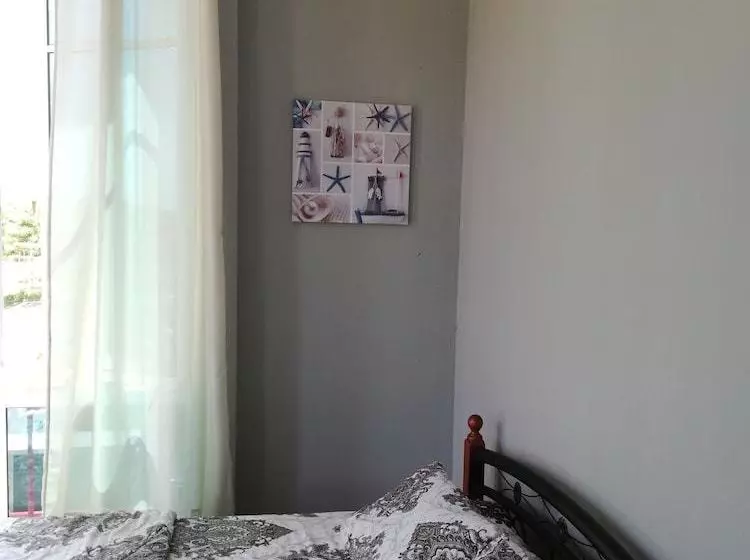 ユースホステル Villa Dadap Miri