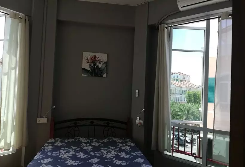 ユースホステル Villa Dadap Miri