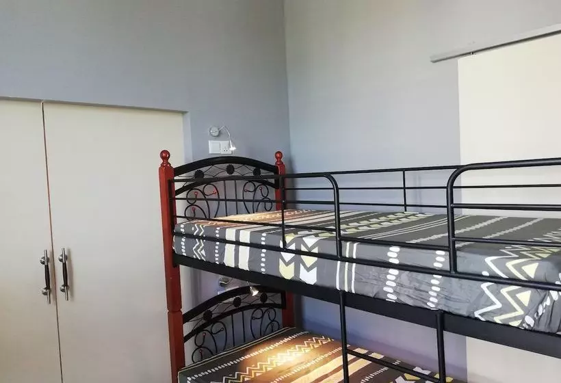 ユースホステル Villa Dadap Miri