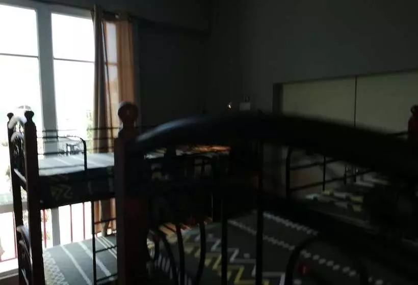 ユースホステル Villa Dadap Miri