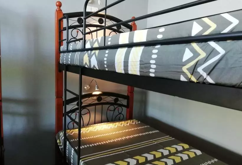 ユースホステル Villa Dadap Miri