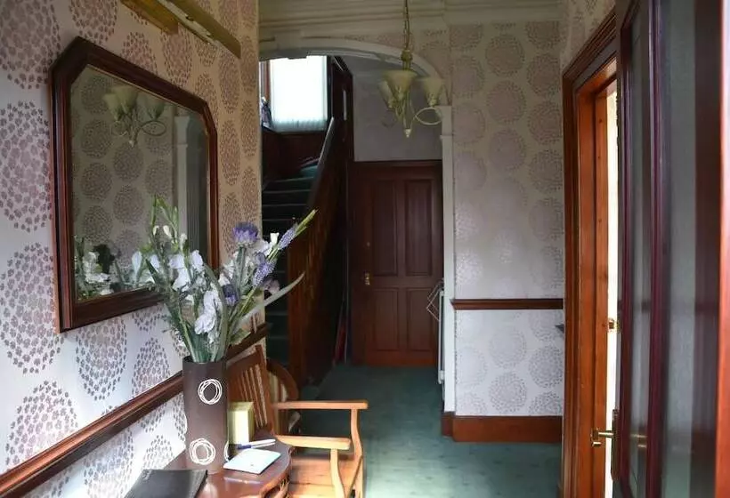 ベッドアンドブレックファースト The Gables