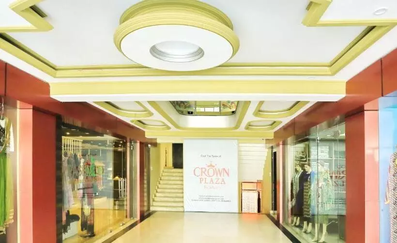 ホテル Crown Plaza Residency