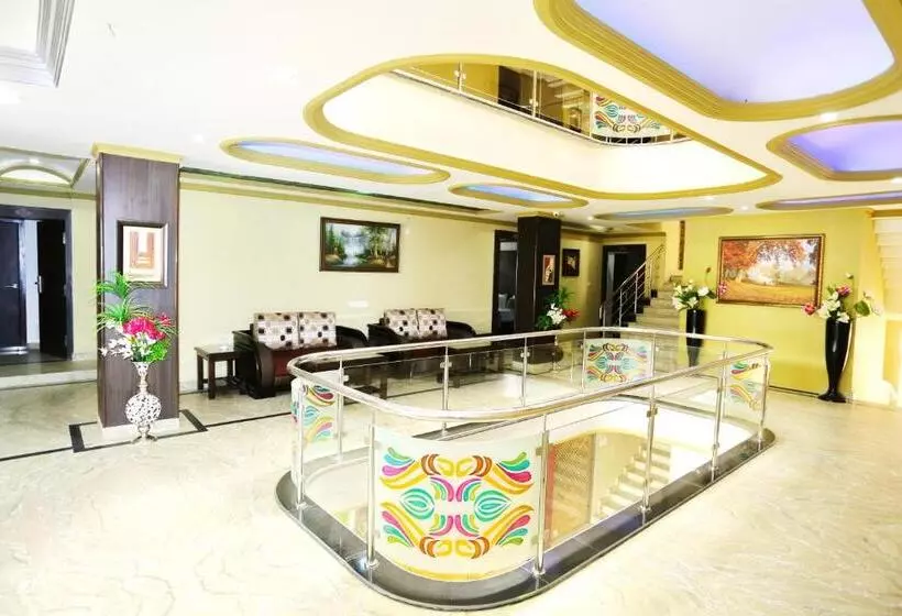 ホテル Crown Plaza Residency