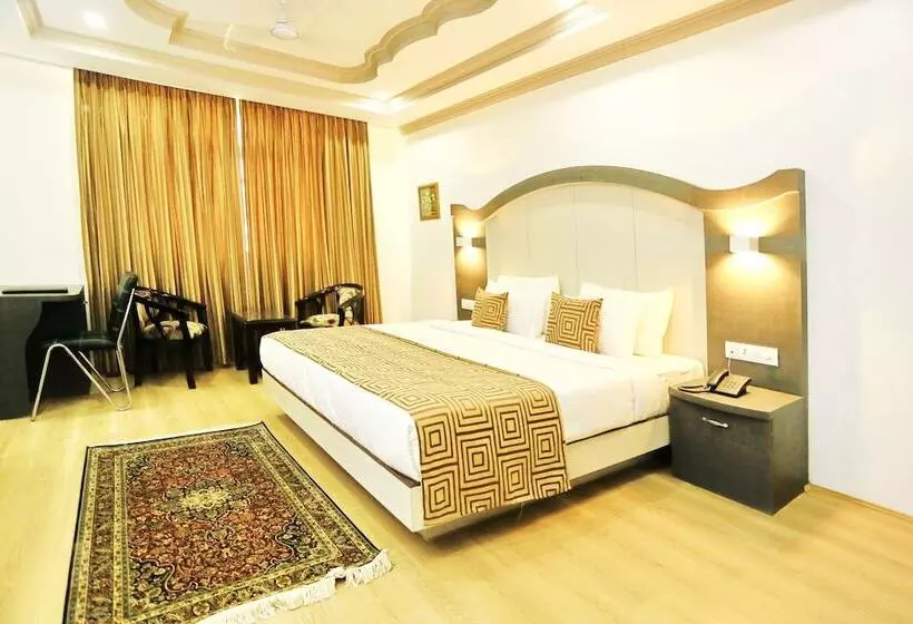 ホテル Crown Plaza Residency