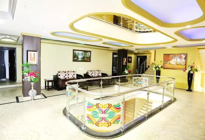 ホテル Crown Plaza Residency