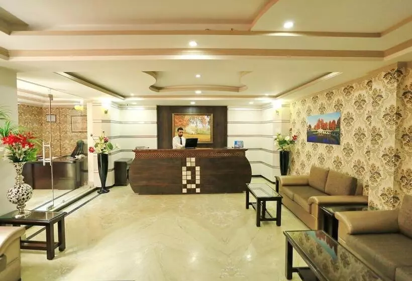 ホテル Crown Plaza Residency