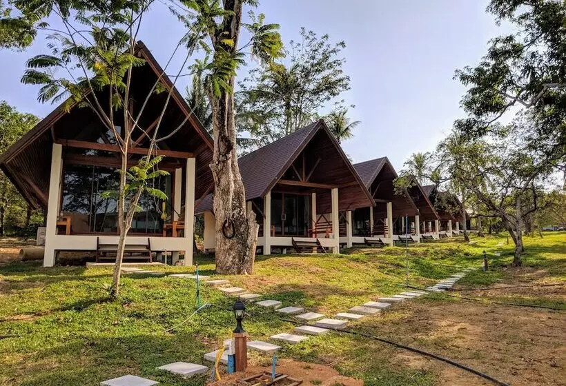 هتل Phayamas Private Beach Resort And Island Brew   Adults Only