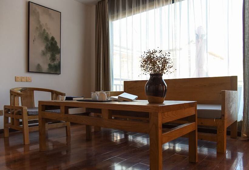 펜션 Lugu Lake Life And Dream Cultural Inn