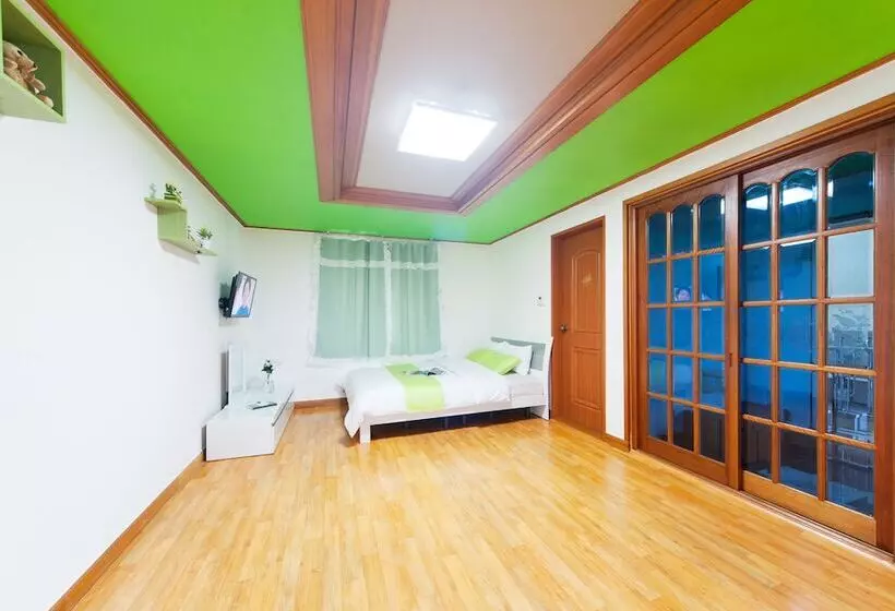 پانسیون Nakwon Beach House