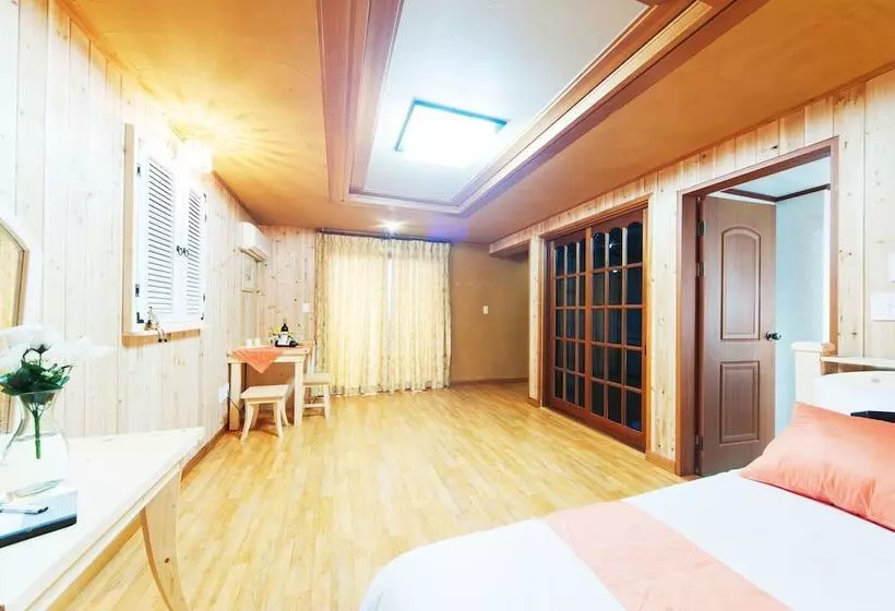 پانسیون Nakwon Beach House