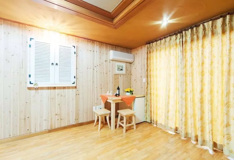 پانسیون Nakwon Beach House