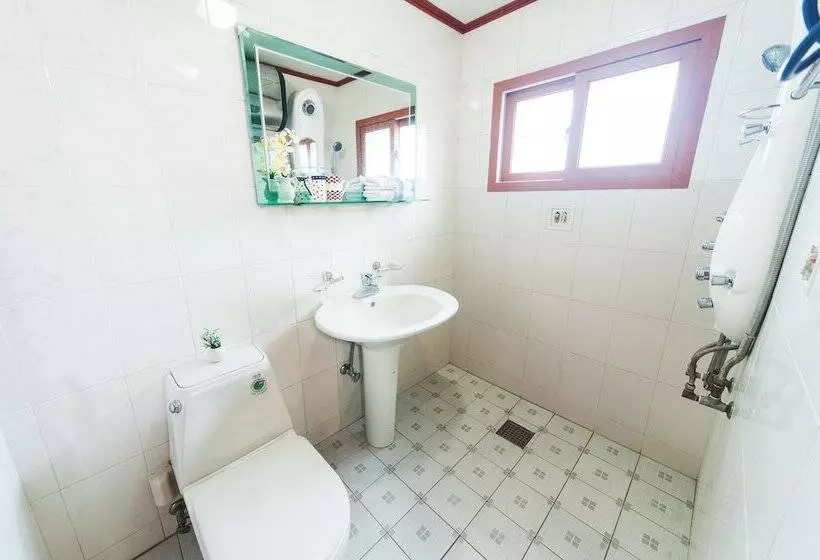 پانسیون Nakwon Beach House